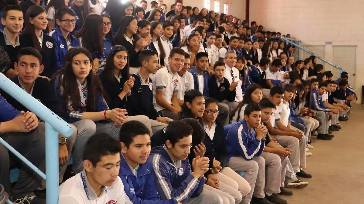 1 Concientizan a jóvenes de secundaria sobre peligro de conducir ebrios